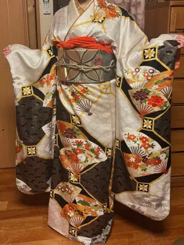 후리소데 꽃무늬 부채 디자인