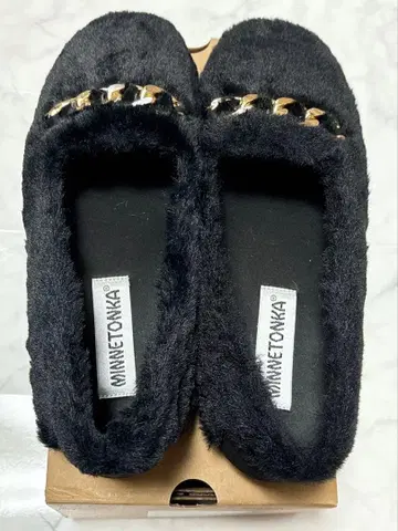 Minnie Tohka 블랙 퍼 모카신 골드 체인 24cm