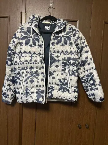 헬리 한센 패턴 다운 자켓