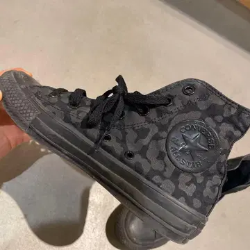 컨버스 블랙 카모 패턴 하이컷 스니커즈