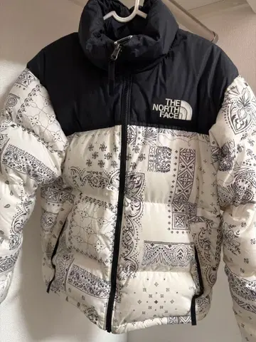 THE NORTH FACE 반다나 패턴 다운 자켓