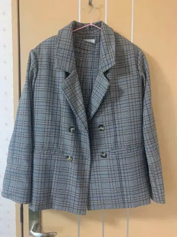 그레이 체크 무늬 테일러드 자켓과 스커트 세트