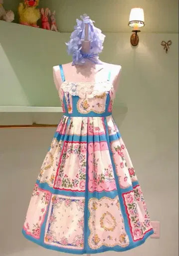 에밀리 템플큐트 손수건 파랑 플라워 패턴 슬리브리스 원피스