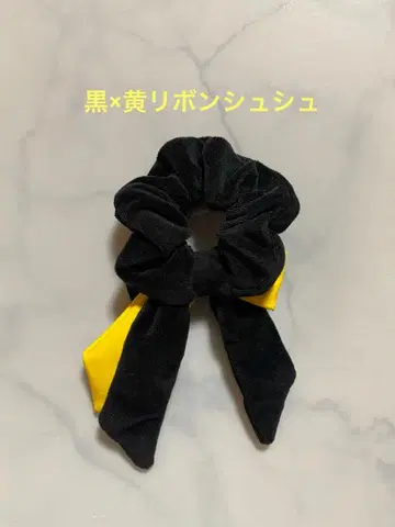 리본 스크런치 블랙 앤 옐로우 컬러 미세스 바벨탑 C