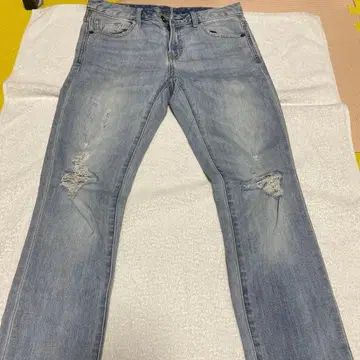 라이트 블루 스키니 데님 데미지 가공