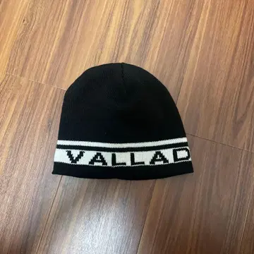 VALLAD 블랙 니트 모자