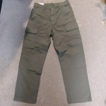 새상품 유니클로 카고 팬츠 올리브 그린 S 명작