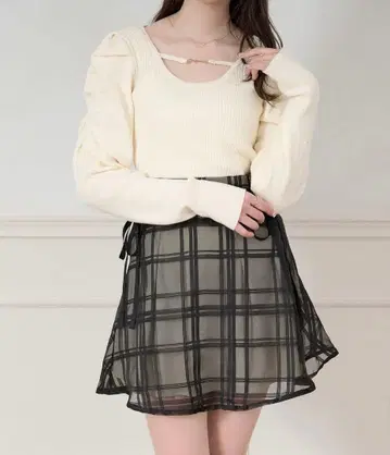 참 포함 파워숄더 니트