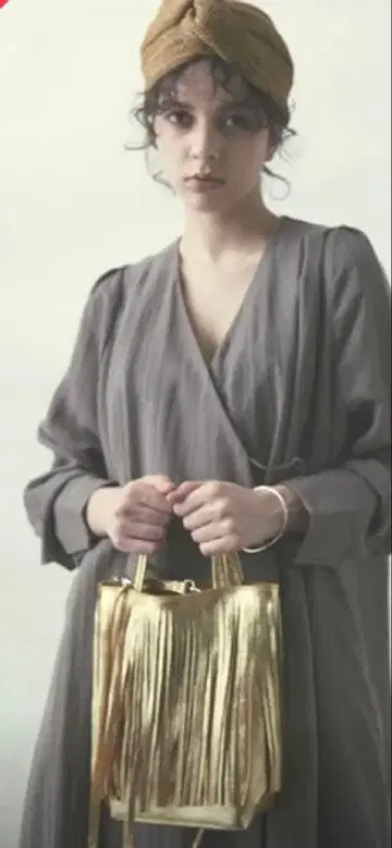 ETRE TOKYO x MARLON FIREN 골드 핸드백