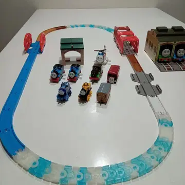 캡슐 프라레일 토마스 차고 출발!