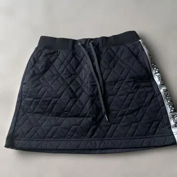 new balance 퀼팅 스커트 블랙