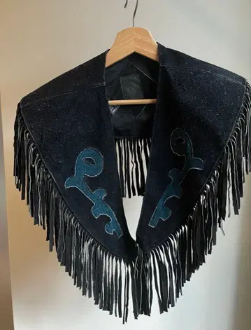 블랙 프린지 탈부착 카라