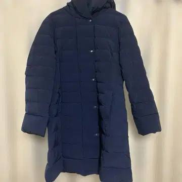 네이비 후드 부착 다운 자켓