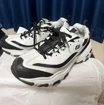 Skechers 메모리폼 스니커즈 화이트/블랙