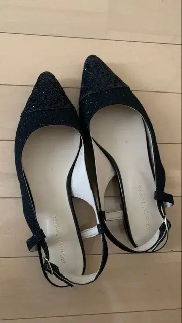 블랙 글리터 스틸레토 신발