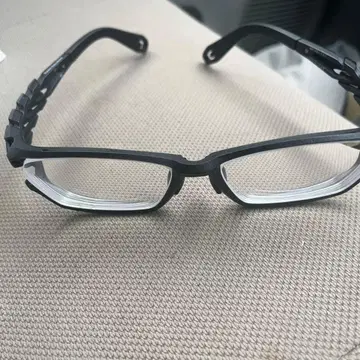 스포츠 타입 블랙 프레임 안경