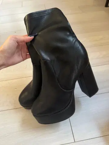 가죽 플랫폼 힐 부츠 블랙