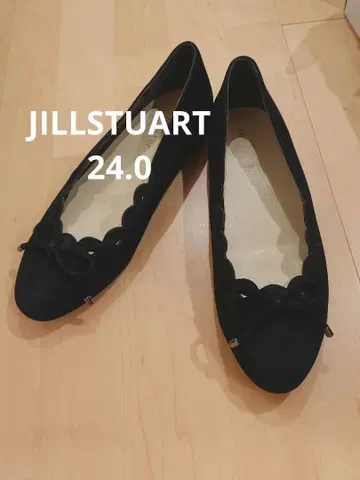 질스튜어트 블랙 스웨이드 플랫슈즈 24cm