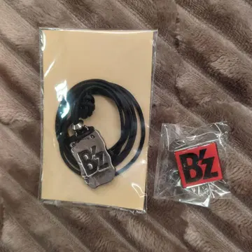 B'z 펜던트 & 배지 세트