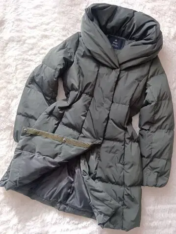 새상품급 INED 여배우 옷깃 올리브 그린 다운 자켓 9호 M