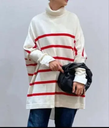 비어즐리 빅 터틀넥 니트