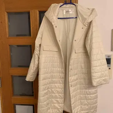 SPECCHIO 후드 부착 화이트 롱 코트