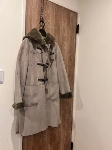 나노 유니버스 후드 부착 무스탕 코트