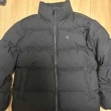CK 블랙 다운 자켓
