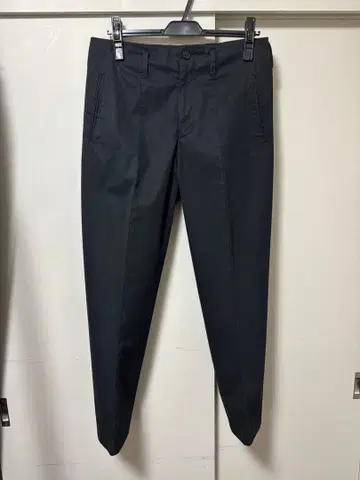 네온사인 코튼 슬랙스 블랙