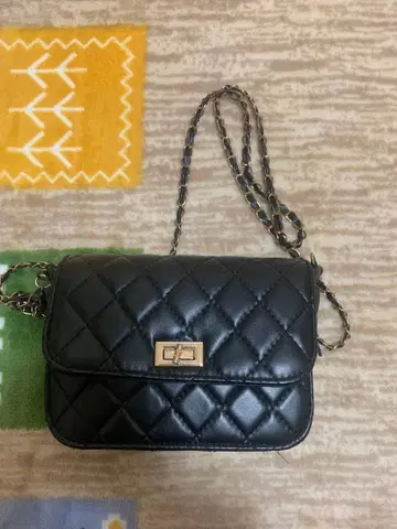 블랙 퀼팅 숄더백