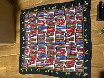 MOSCHINO 도서 디자인 스카프