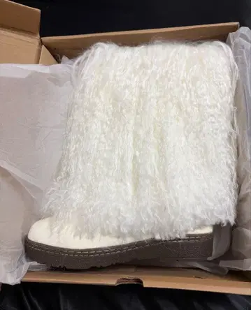 화이트 퍼 롱 어그 부츠