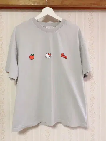 ZALA x HELLO KITTY 콜라보 T셔츠