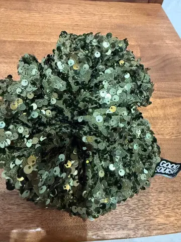 GOOD SQUISH 올리브 그린 스팽글 스크런치 완판템