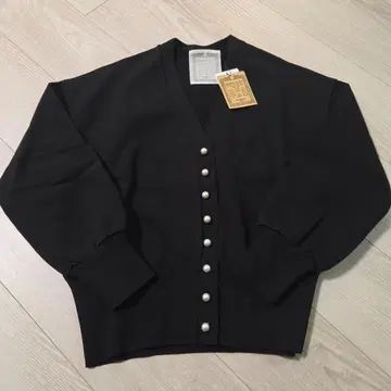 익명 배송 택 포함 새상품 BEARDSLEY 펄 버튼 가디건 블랙