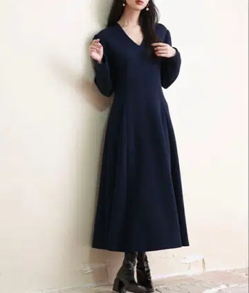 SAISON DE PAPILLON 분또 소재 V넥 고아드 원피스