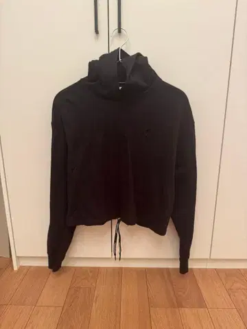 CALVIN KLEIN JEANS 블랙 크롭 후드티 M