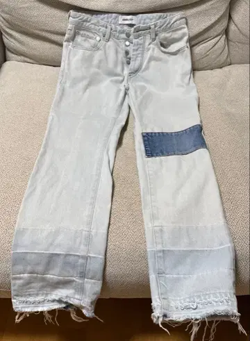 앰부쉬 컷오프 가공 스트레이트 데님 팬츠