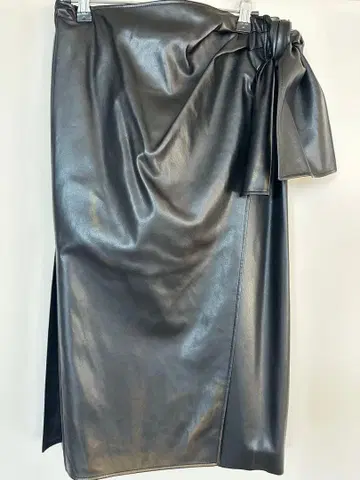 ADORE 블랙/인조 가죽 스커트