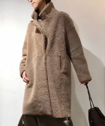 가슈로우앤드콜 무스탕 코트 저널 스탠다드 럭스 브라운