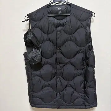 유니클로 울트라 라이트 다운 컴팩트 베스트 웨이브 퀼트 블랙 M