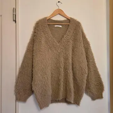 Green Parks 인플루언서 콜라보 복슬복슬 V넥 니트 베이지