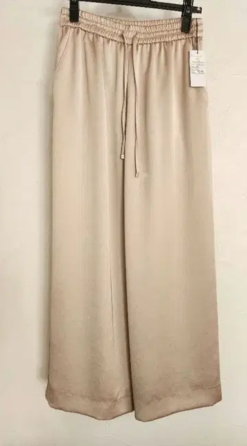 그레디 브릴리언트 새틴 와이드 이지 팬츠 라이트 베이지