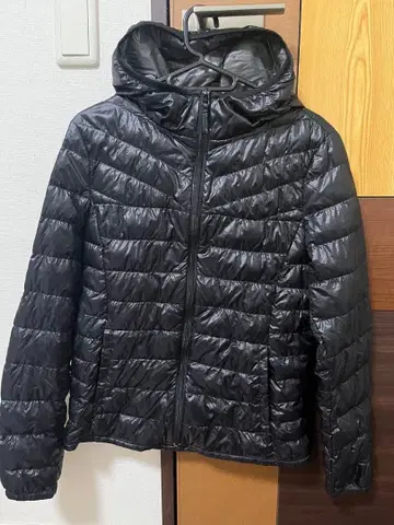 새상품급! 유니클로 여성용 L 사이즈 블랙 프리미엄 울트라 라이트 다운