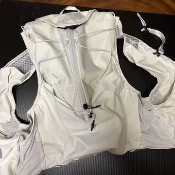 THE NORTH FACE 화이트! 경량! 포켓 많음! M 사이즈
