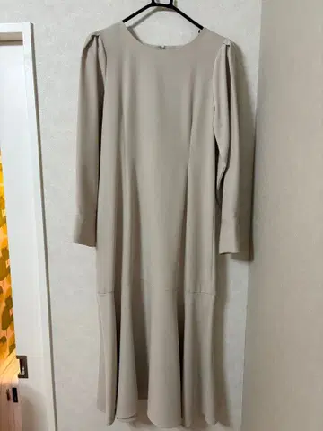 NANO UNIVERSE 베이지 플레어 슬리브 원피스