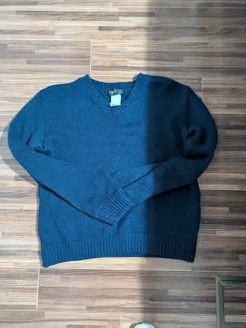 agins 네이비 V넥 니트 스웨터