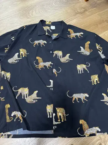 Revo. 레오파드 무늬 반팔 셔츠 사이즈 2