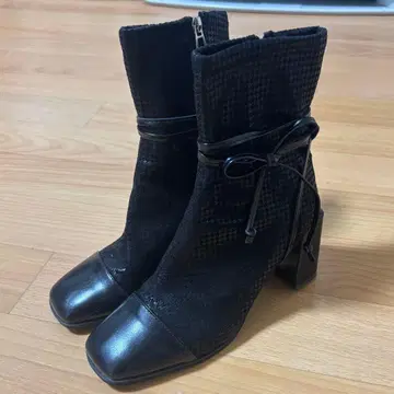 블랙 끈 리본 포함 부츠