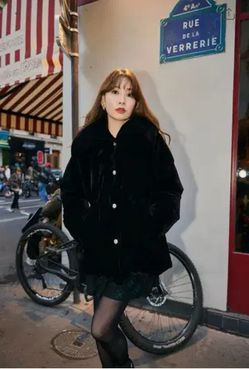 Bijou-Button 벨루어 다운 재킷 herlipto